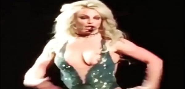  Britney Spears Nipple Slip